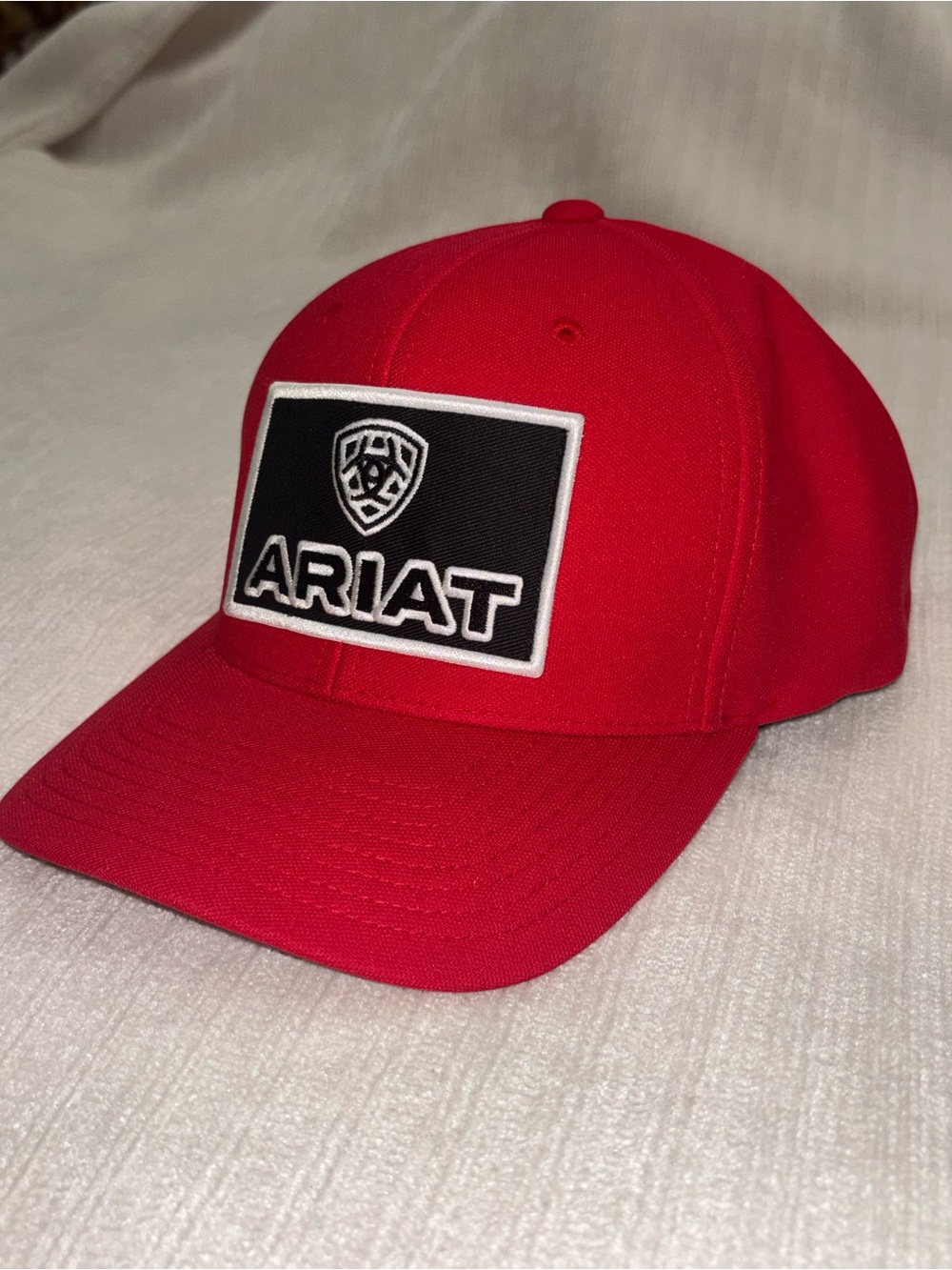 New ARIAT Red Baseball Cap Fletfit110 Black Patch Cooling